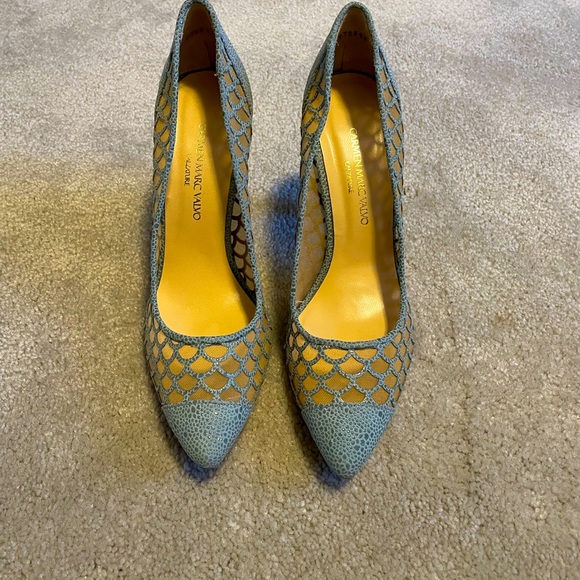 Size 38.5 Carmen mark valvo heels - Picture 3 of 4